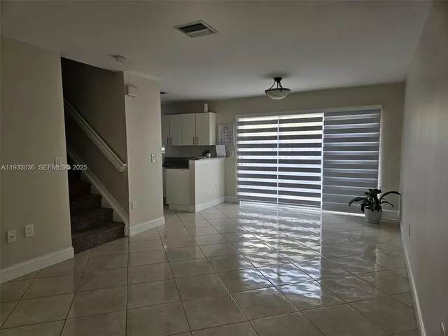 $3,200 | Lakes of Western Pines, Pembroke Pines, FL 33028