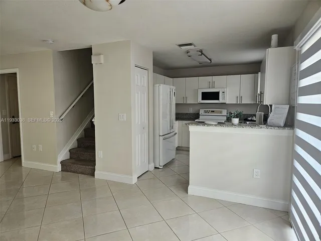 $3,200 | Lakes of Western Pines, Pembroke Pines, FL 33028