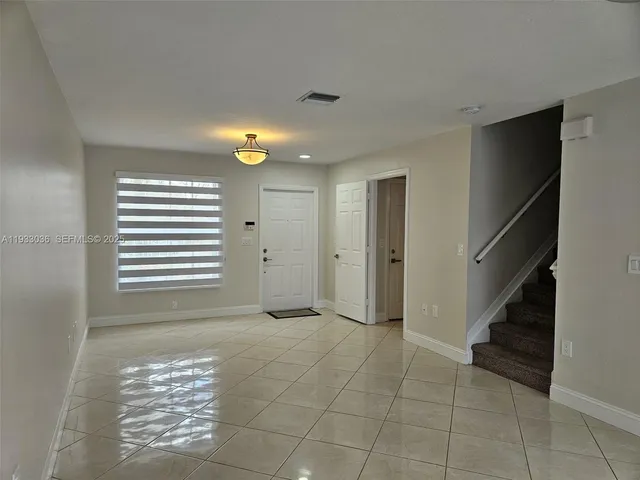$3,200 | Lakes of Western Pines, Pembroke Pines, FL 33028