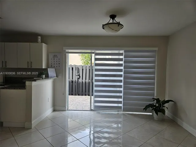 $3,200 | Lakes of Western Pines, Pembroke Pines, FL 33028