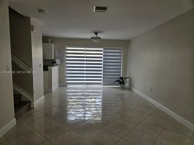 $3,200 | Lakes of Western Pines, Pembroke Pines, FL 33028