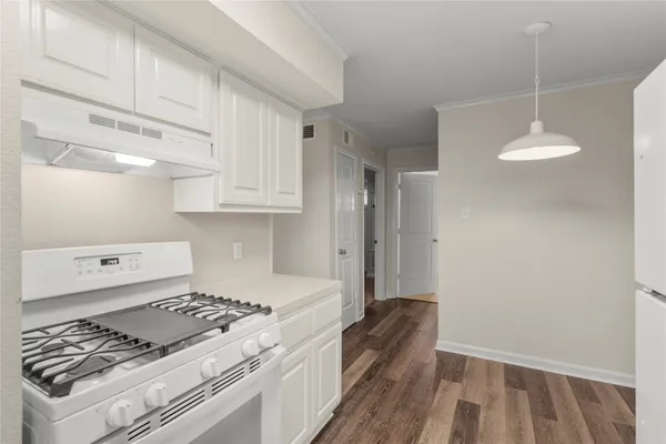 $1,075 | 102 Strand Street, Unit 19, Galveston, TX 77550