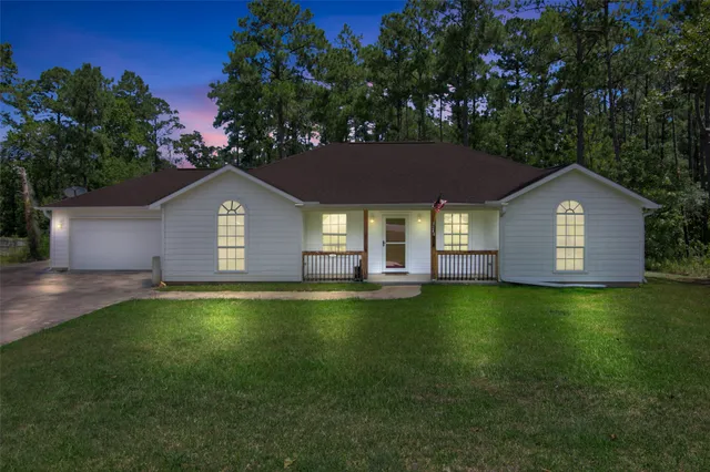 $300,000 | 240 Parkside Loop, Brookeland, TX 75931