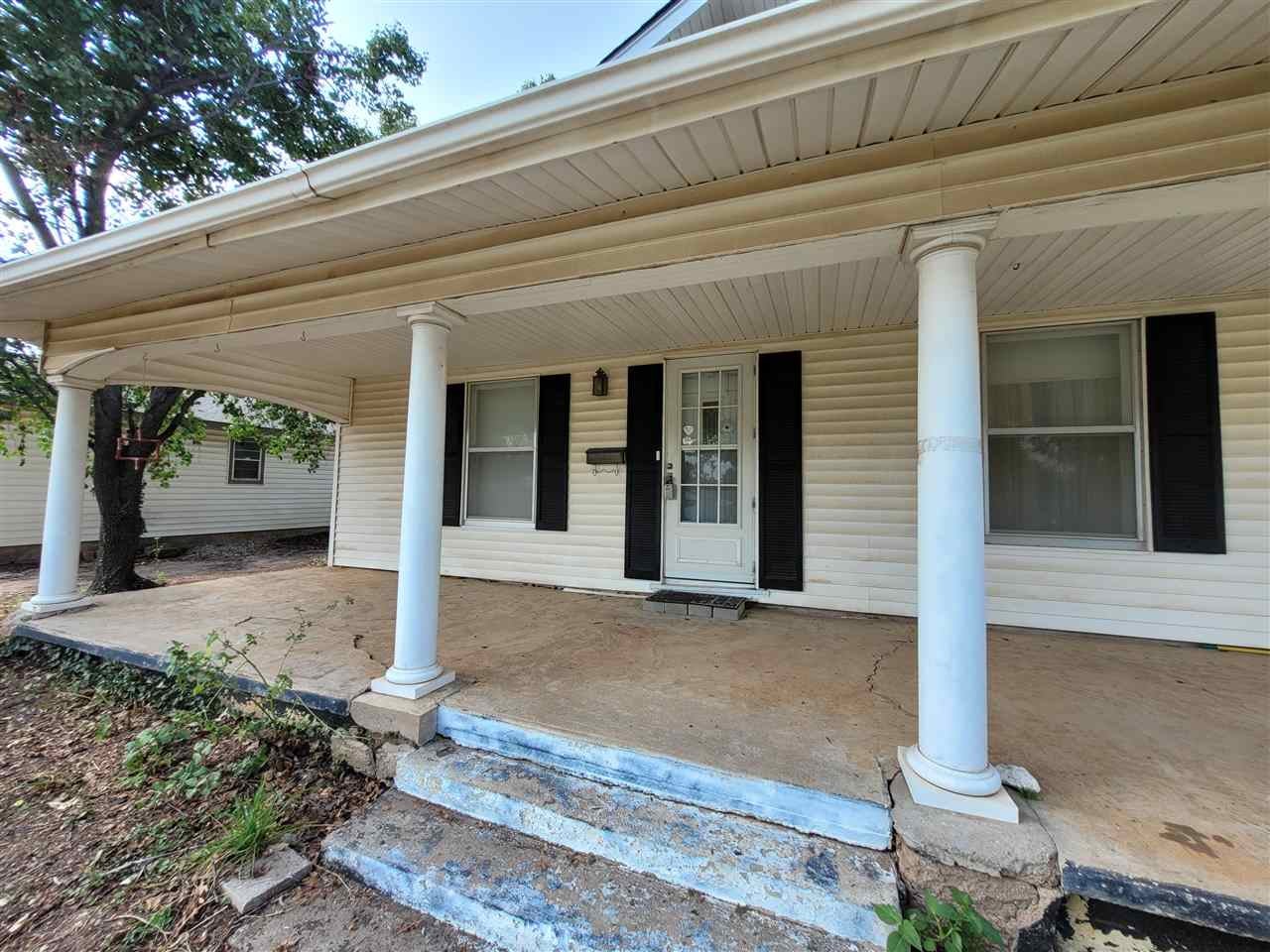 715 Locust Street Perry, OK 73077 - Photo 3 of 42 Gallery Image 3