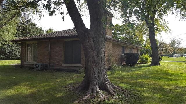 7620 West 25th Street North Riverside, IL 60546 - Photo 6 of 33 a view of backyard with a barn and a large tree