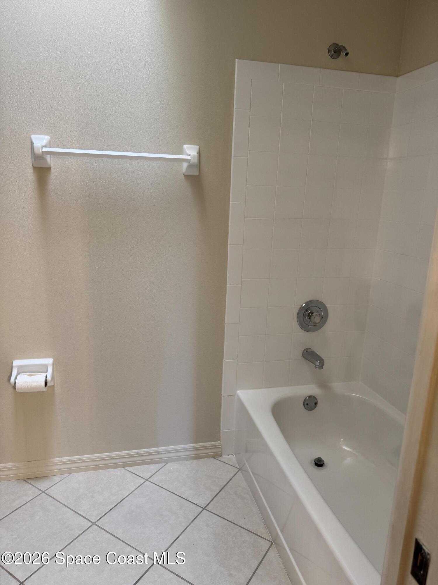 810 Ridge Lake Drive Melbourne, FL 32940 - Photo 20 of 25 a bathroom with a bathtub and shower