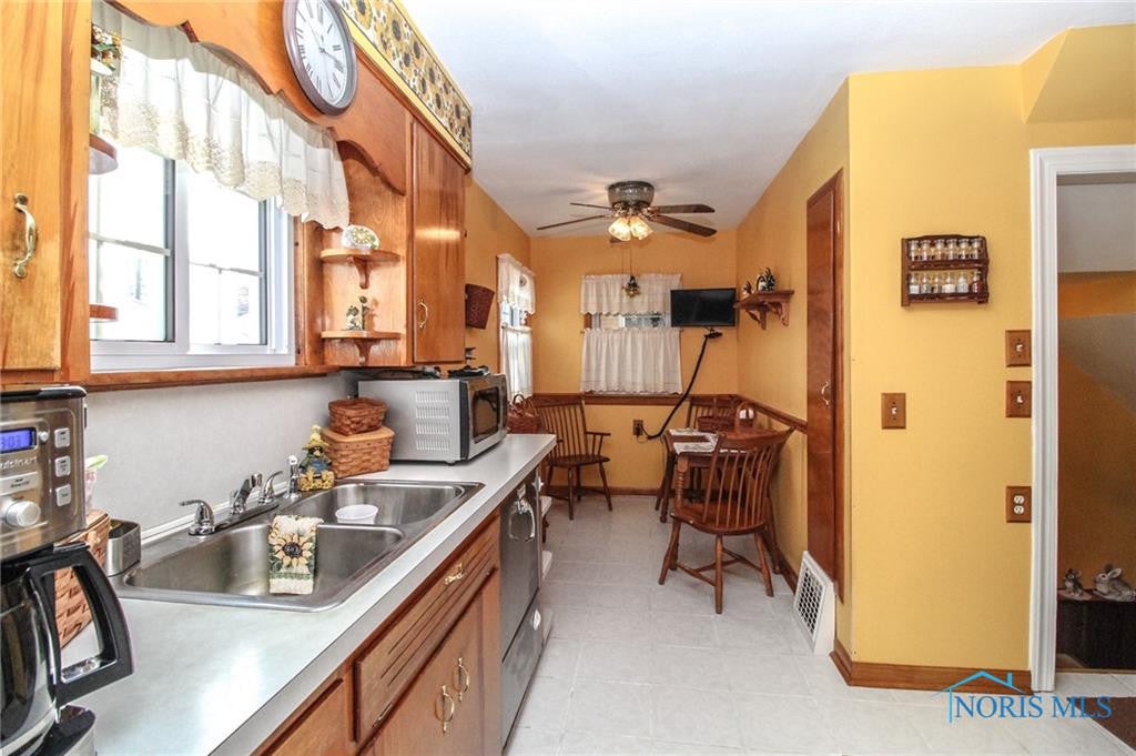 651 Waybridge Road Toledo, OH 43612 - Photo 11 of 35 Gallery Image 11