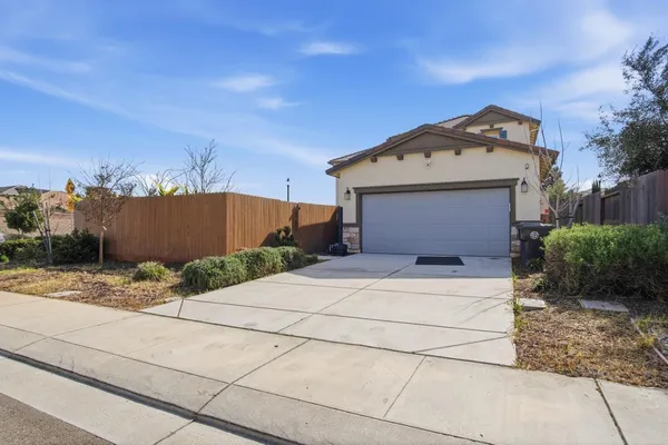 $699,999 | 1703 West Woodward Avenue, Manteca, CA 95337