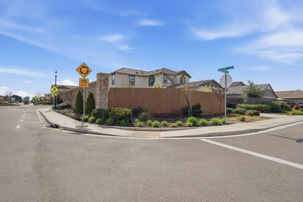 $699,999 | 1703 West Woodward Avenue, Manteca, CA 95337