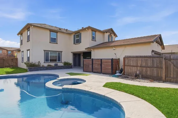 $699,999 | 1703 West Woodward Avenue, Manteca, CA 95337
