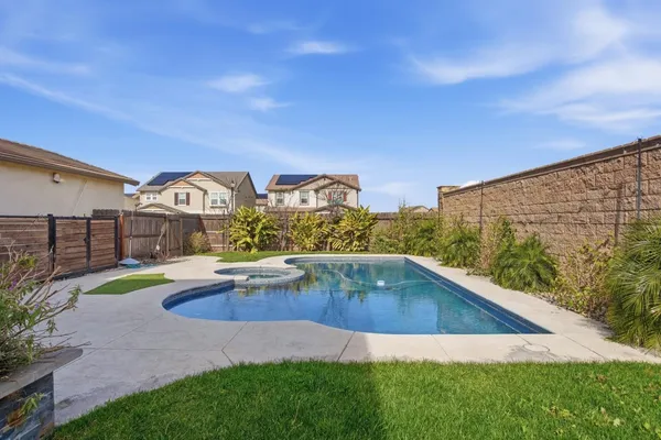 $699,999 | 1703 West Woodward Avenue, Manteca, CA 95337