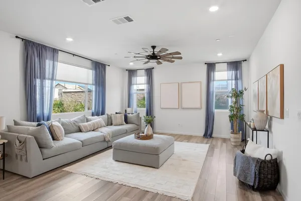 $699,999 | 1703 West Woodward Avenue, Manteca, CA 95337