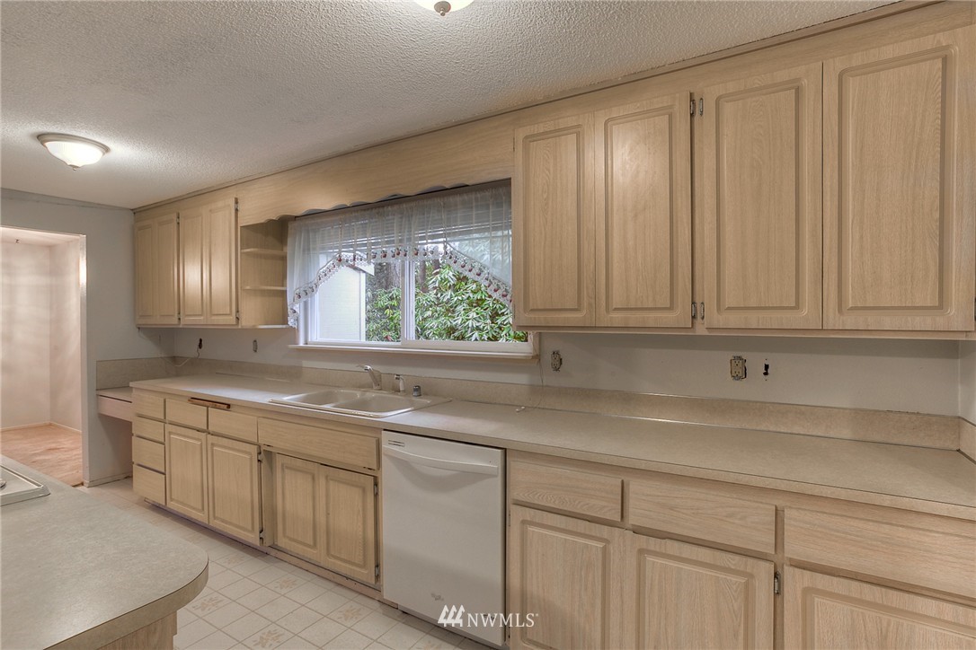 9043 Ridgeview Circle West University Place, WA 98466 - Photo 2 of 12 Gallery Image 2
