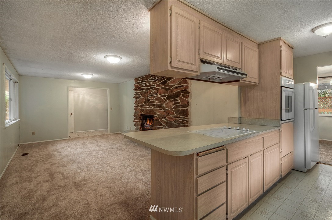 9043 Ridgeview Circle West University Place, WA 98466 - Photo 3 of 12 Gallery Image 3