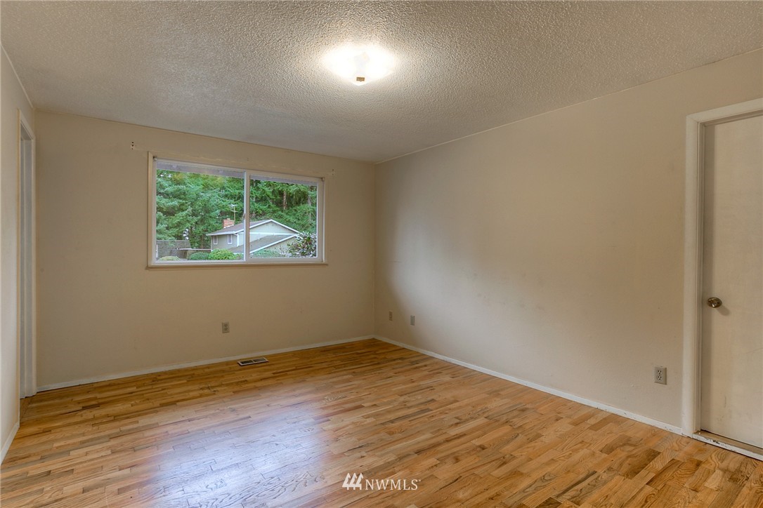 9043 Ridgeview Circle West University Place, WA 98466 - Photo 10 of 12 Gallery Image 10