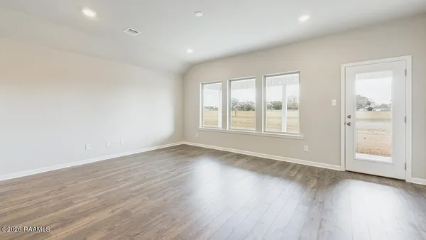 $267,000 | 140 Lake Ridge Drive, Broussard, LA 70518