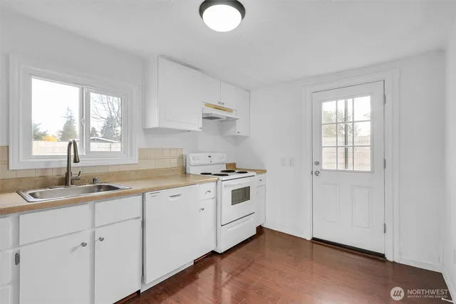 $475,000 | 16030 15th Avenue Southwest, Burien, WA 98166