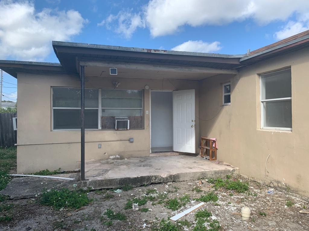 657 West 4th Street Riviera Beach, FL 33404 - Photo 8 of 14 Photo 8