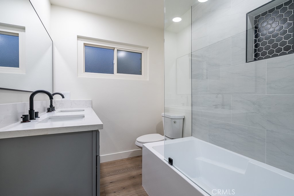 6026 Moraga Avenue Riverside, CA 92509 - Photo 20 of 42 a bathroom with a sink and a bathtub