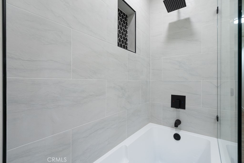 6026 Moraga Avenue Riverside, CA 92509 - Photo 21 of 42 a bathroom with a bathtub