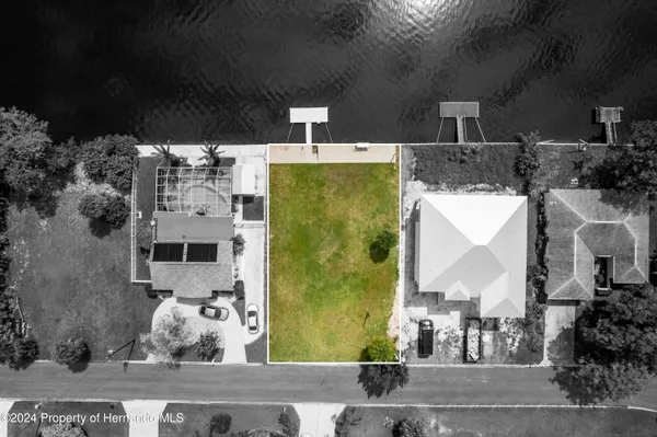 a view of a back yard of the house