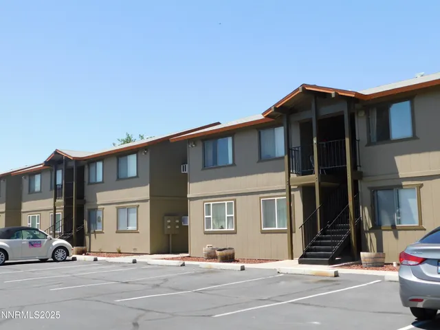 a building that has a lots of windows in it