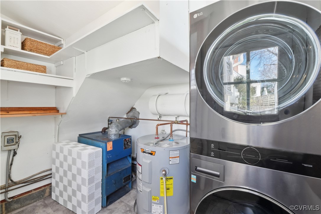 7501 Glebe Road Henrico, VA 23229 - Photo 17 of 19 Utilities with stacked washer / drying machine and