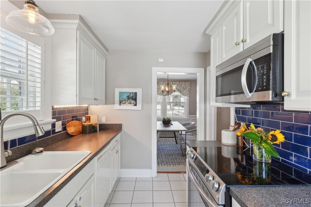 7501 Glebe Road Henrico, VA 23229 - Photo 9 of 19 Kitchen with dark countertops, stainless steel app