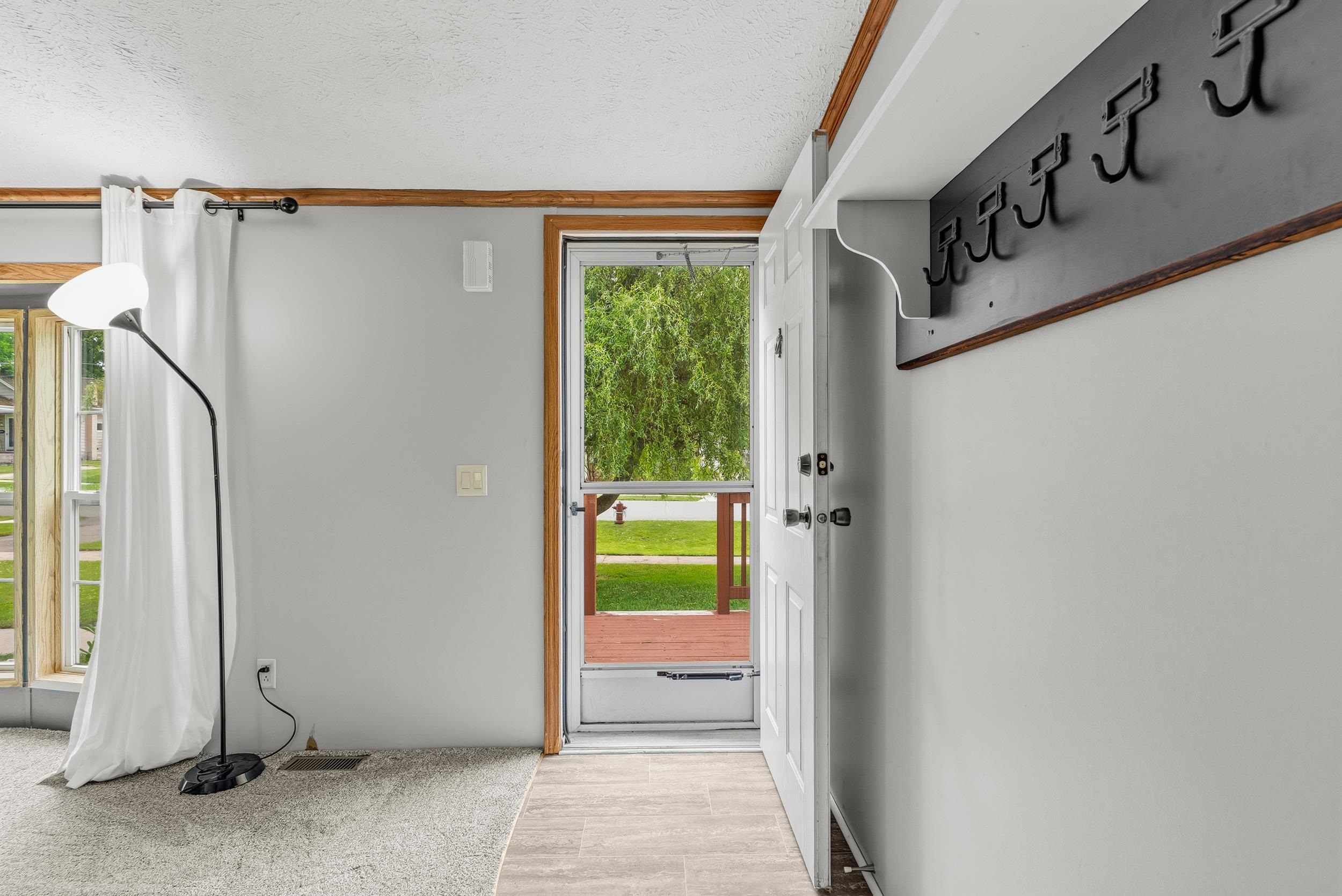 880 North East Street Fenton, MI 48430 - Photo 12 of 33 50213327-5b40af9d-5f12-40c4-ba8e-5388572f31d1.JPG
