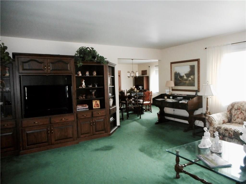 7174 Country Club Road Butler, PA 16001 - Photo 4 of 23 Flow into the dining room