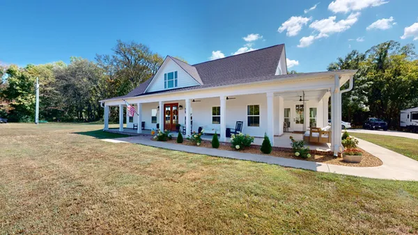 $1,099,999 | 230 McDeal Road, Fayetteville, TN 37334