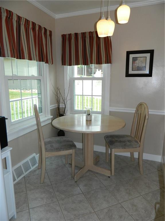 516 Franklin Farms Road Washington, PA 15301 - Photo 14 of 25 The dining area in the kitchen is flanked by two windows overlooking the gorgeous view of the yard.