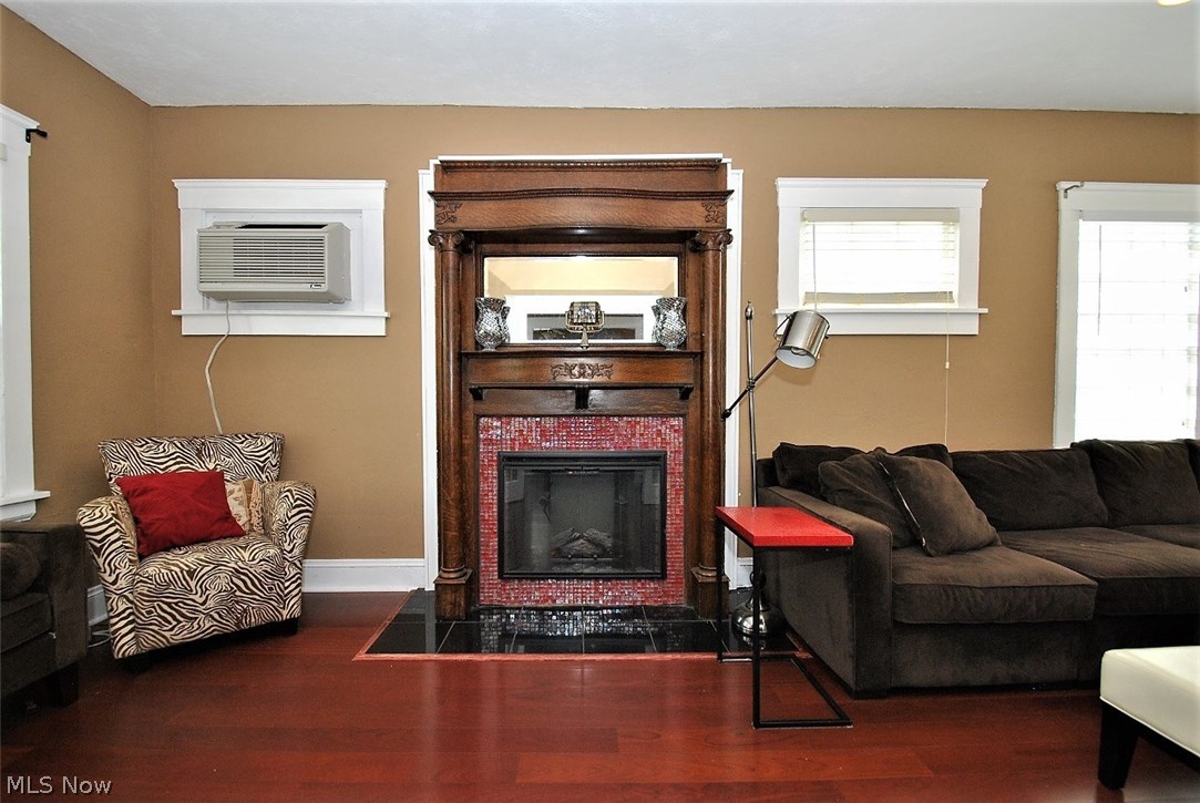 1874 Grantham Road Cleveland, OH 44112 - Photo 8 of 32