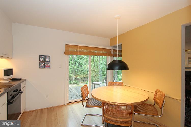 2401 Paddock Lane Reston, VA 20191 - Photo 7 of 30 Kitchen