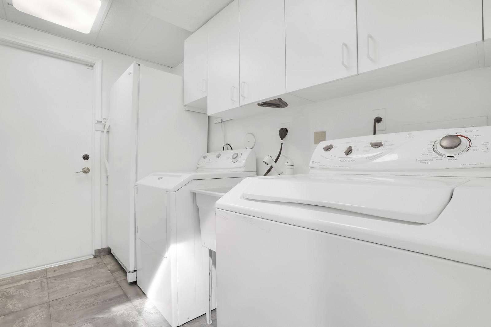 7981 Travelers Tree Drive Boca Raton, FL 33433 - Photo 16 of 37 Laundry Room