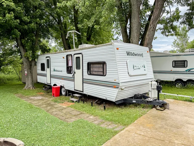 a view of a small house with a yard