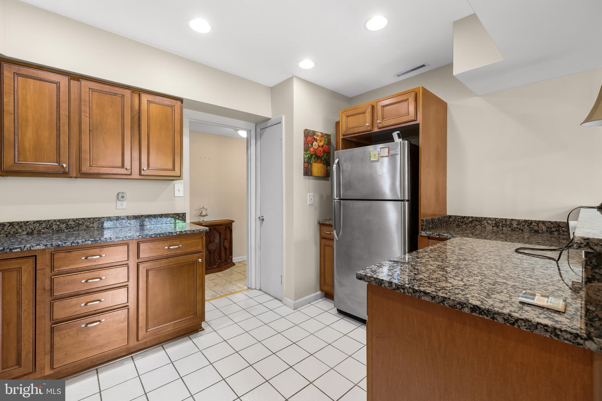 11 Hamill Road, Unit 11E Baltimore, MD 21210 - Photo 9 of 32 Kitchen