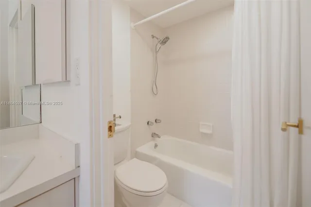 $3,400 | 1980 South Ocean Drive, Unit 18G, Hallandale Beach, FL 33009