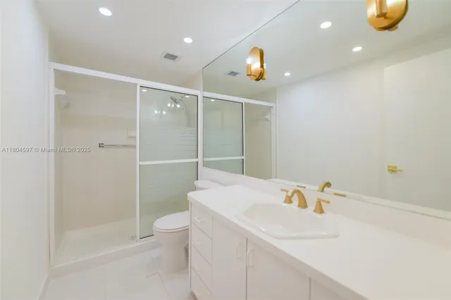 $3,400 | 1980 South Ocean Drive, Unit 18G, Hallandale Beach, FL 33009