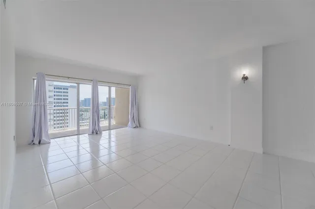 $3,400 | 1980 South Ocean Drive, Unit 18G, Hallandale Beach, FL 33009