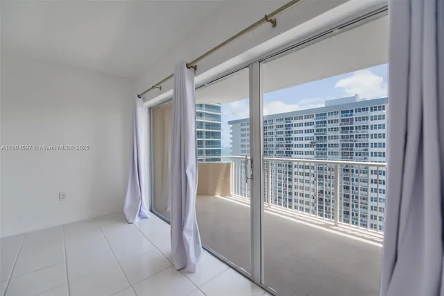 $3,400 | 1980 South Ocean Drive, Unit 18G, Hallandale Beach, FL 33009