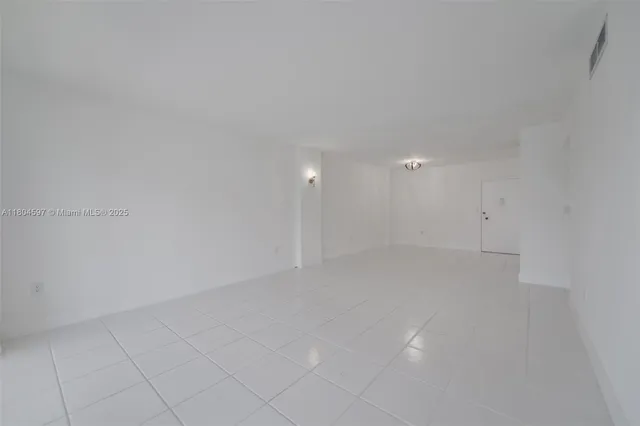 $3,400 | 1980 South Ocean Drive, Unit 18G, Hallandale Beach, FL 33009