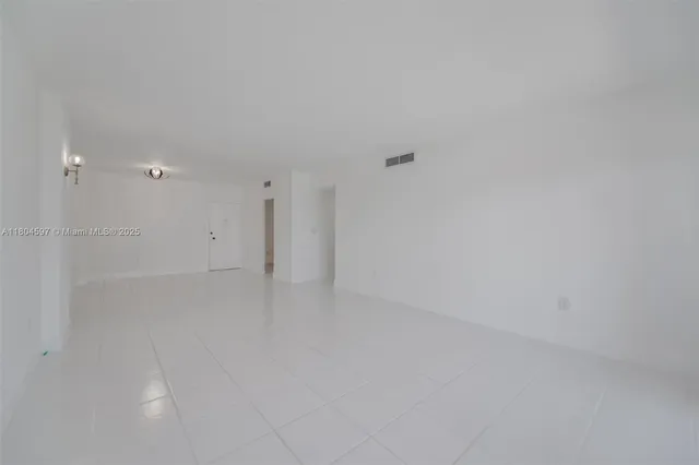 $3,400 | 1980 South Ocean Drive, Unit 18G, Hallandale Beach, FL 33009