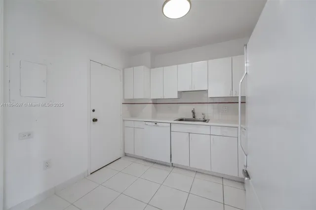 $3,400 | 1980 South Ocean Drive, Unit 18G, Hallandale Beach, FL 33009