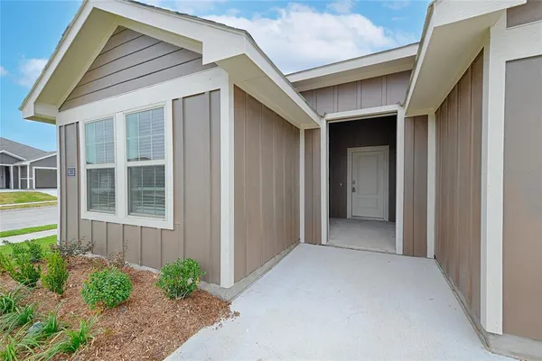 a view of a house with entryway and windows