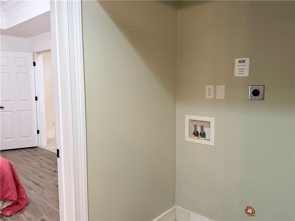 1600 Reddstone Cl Milton, GA 30004 - Photo 76 of 102 a view of a hallway with closet