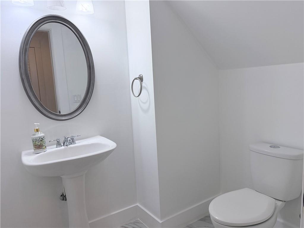 1600 Reddstone Cl Milton, GA 30004 - Photo 95 of 102 a bathroom with a toilet a sink and a mirror
