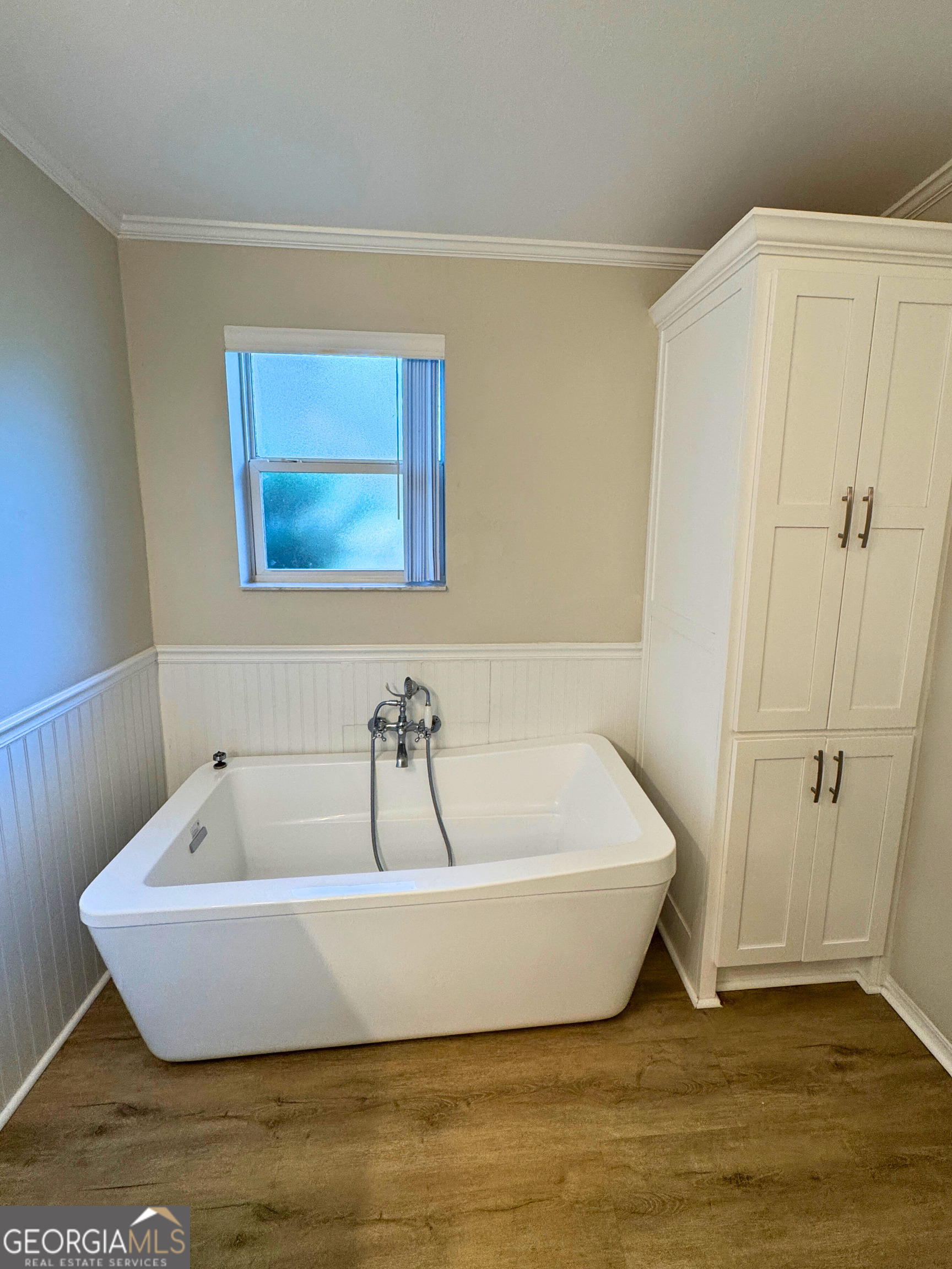 2554 Harrietts Bluff Road Woodbine, GA 31569 - Photo 11 of 35 a bathroom with a tub