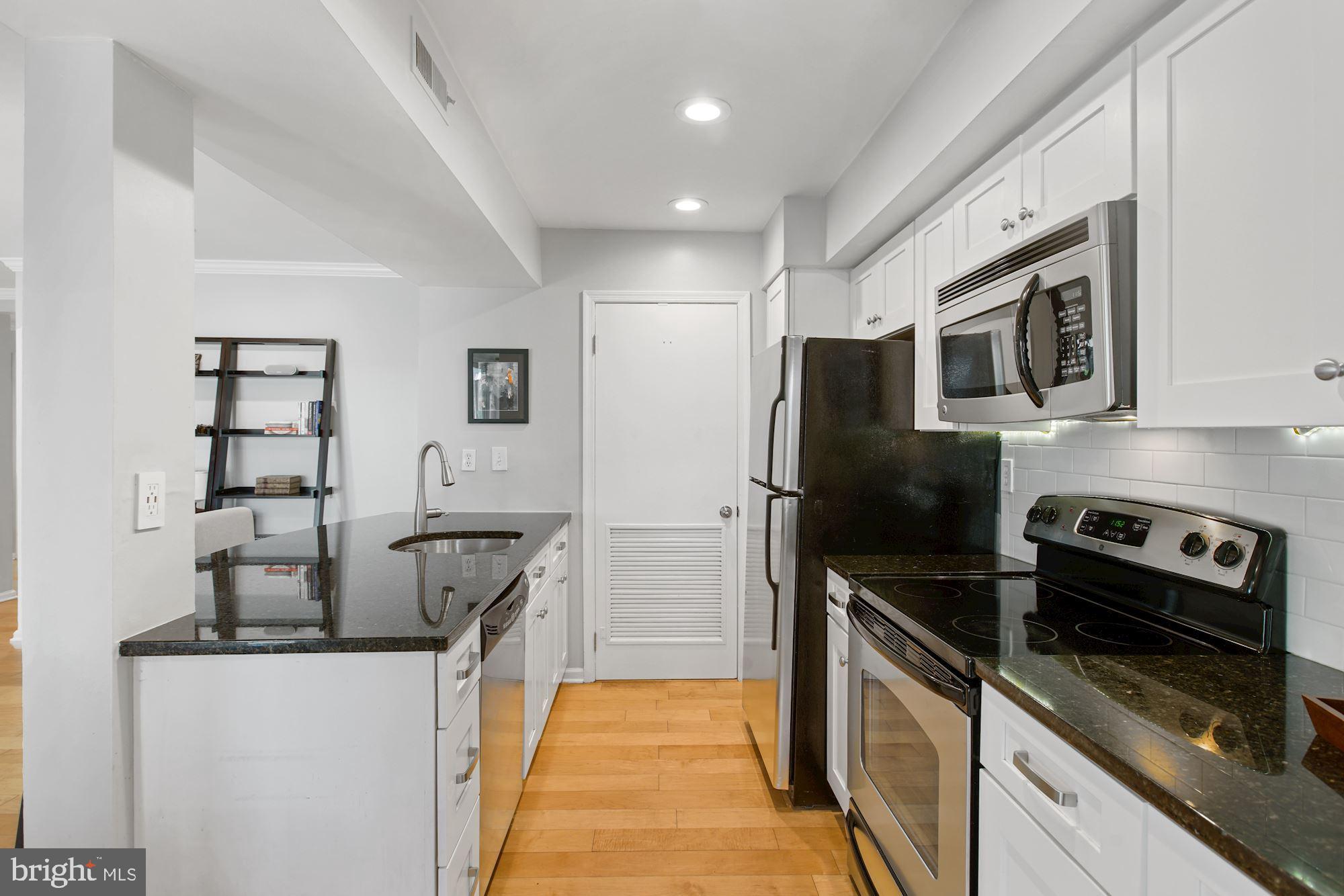 4519 28th Road South, Unit 45 Arlington, VA 22206 - Photo 5 of 27 Kitchen with stainless steel appliances