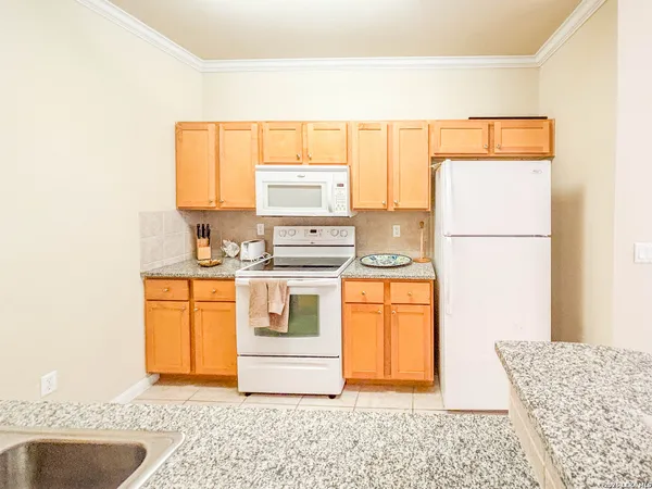 $1,425 | 6160 Eckhert Road, Unit 607, San Antonio, TX 78240